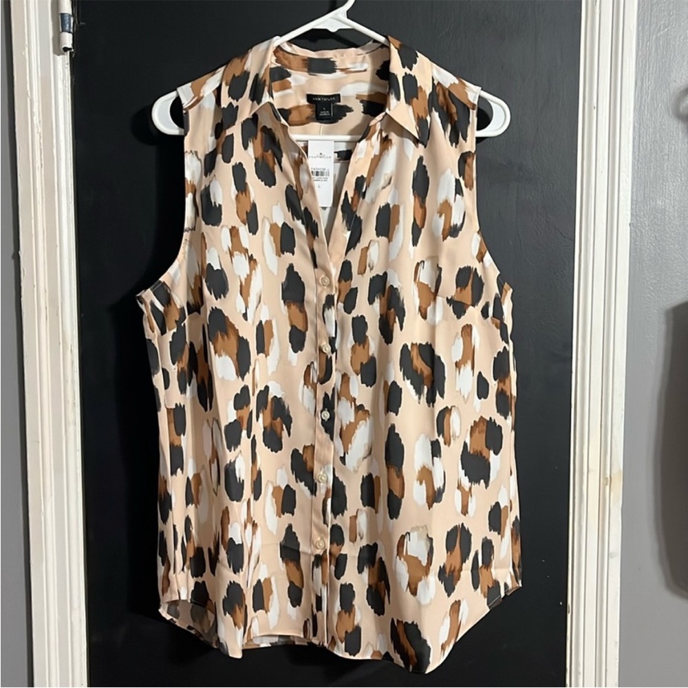 NWOT Ann Taylor Sleeveless Button Down Top Size: L